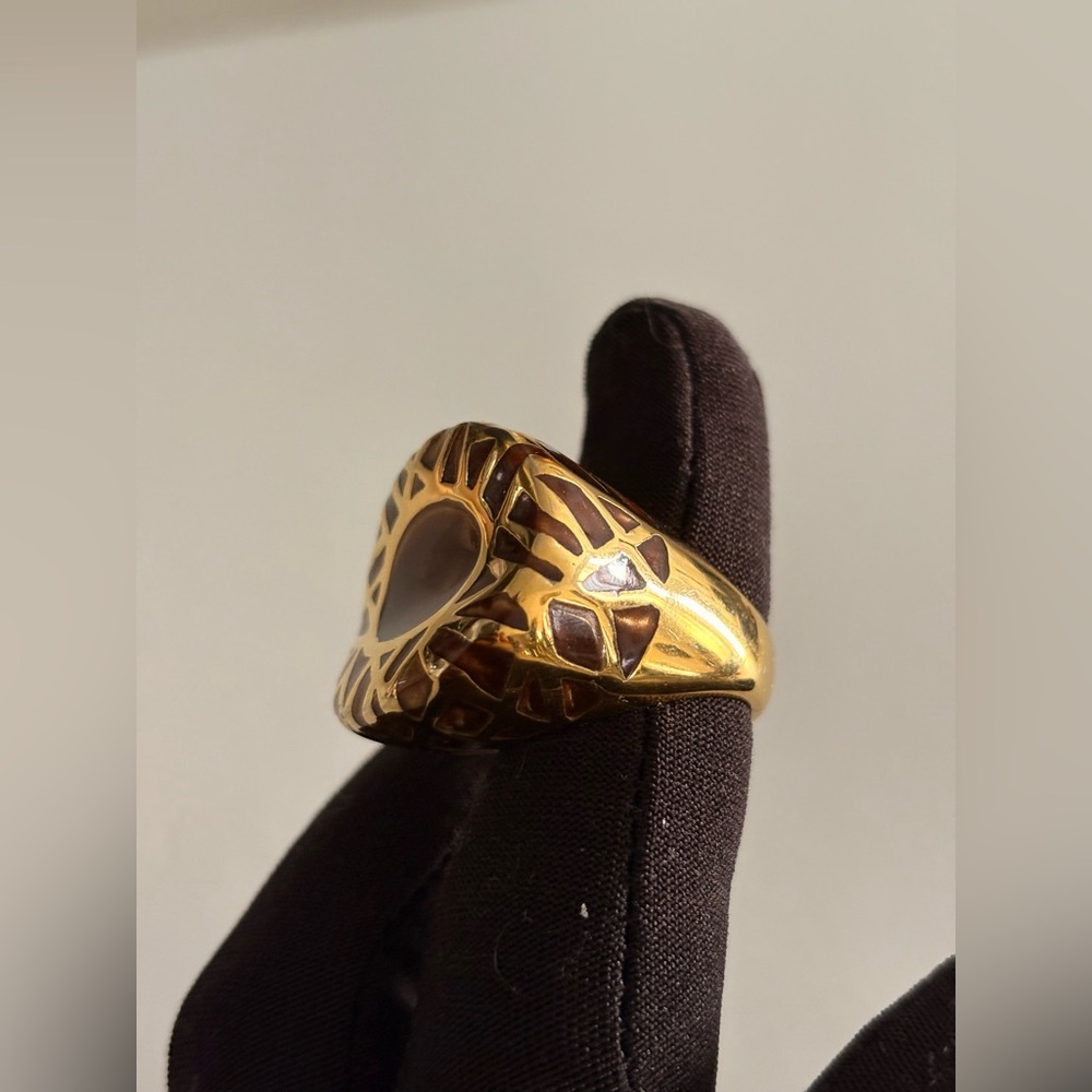 Goldtone and Eye of the Tiger stone Statement Ring